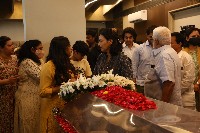Celebs Pay Last Respects to Superstar Krishna